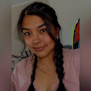 Meet your Posher, Cynthia